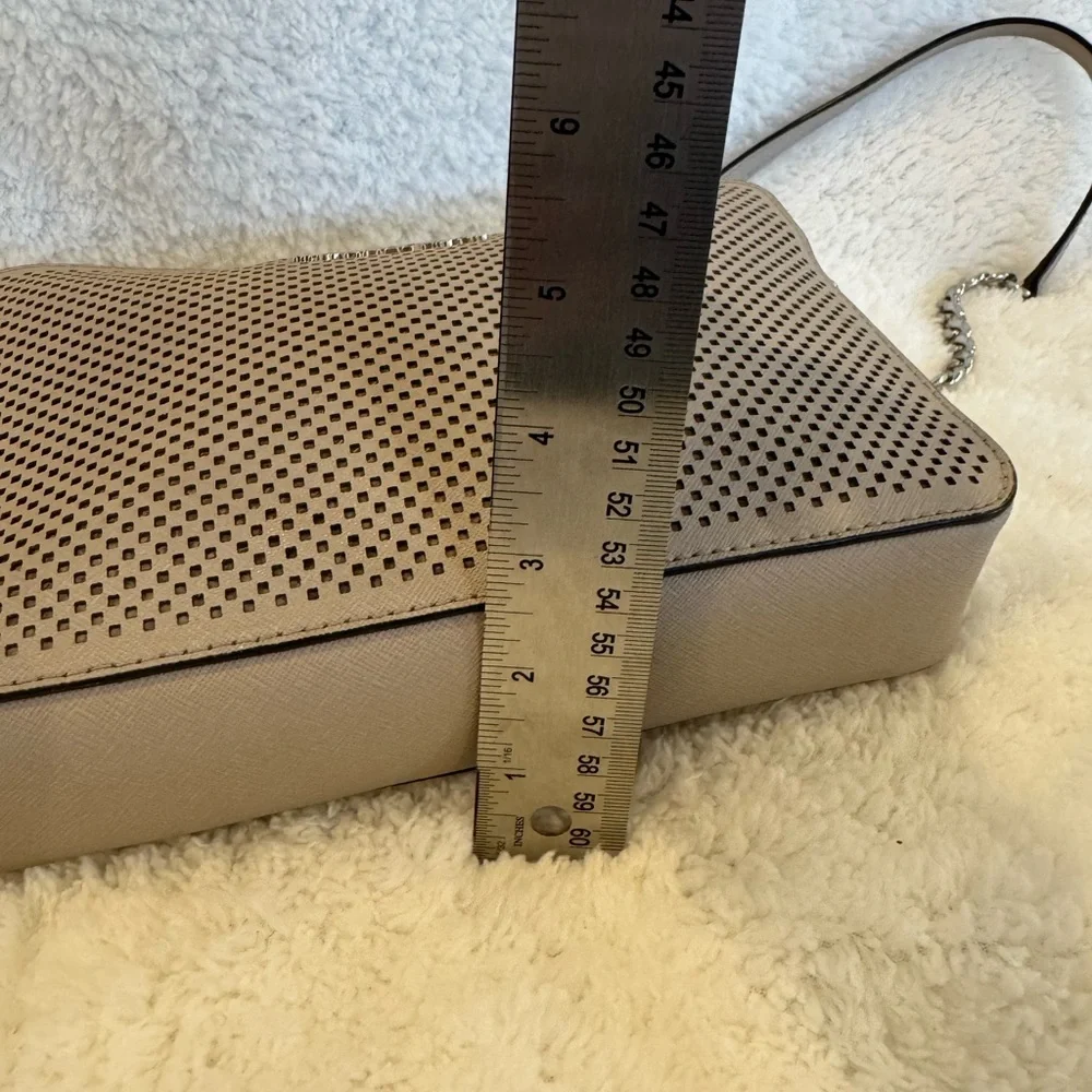 Michael Kors Women’s Jet Set Gray Perforated Crossbody Bag – EUC w/ Dust Cover - Picture 4 of 12